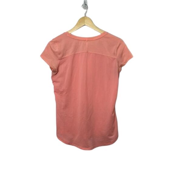 Under Armour Pink Short Sleeve RUN T-Shirt Women's Small - Picture 4 of 4